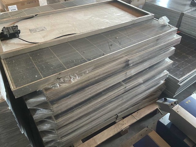 Kyocera corporation kc110-1 zonnepaneelset - 52-delige pallet - afbeelding 1 van  4