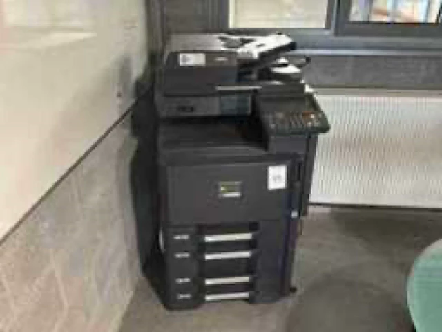 Kyocera taskalfa 300 ci kyocera taskalfa 300ci kleurkopieerapparaat / multifunctionele printer – a3 kleur multifunctionele kopieermachine – printen, kopiëren, scannen – pf-730 papiermodule - afbeelding 1 van  5