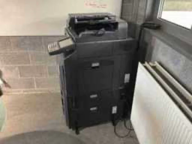 Kyocera taskalfa 300 ci kyocera taskalfa 300ci kleurkopieerapparaat / multifunctionele printer – a3 kleur multifunctionele kopieermachine – printen, kopiëren, scannen – pf-730 papiermodule - afbeelding 2 van  5