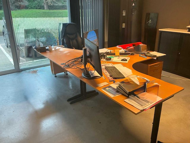 L-vorm l-vorm 2 l- vorm bureaus met 2 kadeblokken op wieltjes - afbeelding 2 van  6