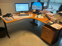 L-vorm l-vorm 2 l- vorm bureaus met 2 kadeblokken op wieltjes - afbeelding 3 van  6