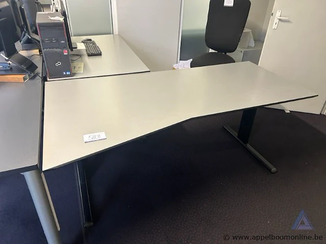 L-vormig kantoorbureau, afmetingen 180 x 215 cm. - afbeelding 2 van  2