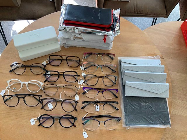 La petite lunette rouge / glossi / nine designer montuur (14x) - afbeelding 1 van  15