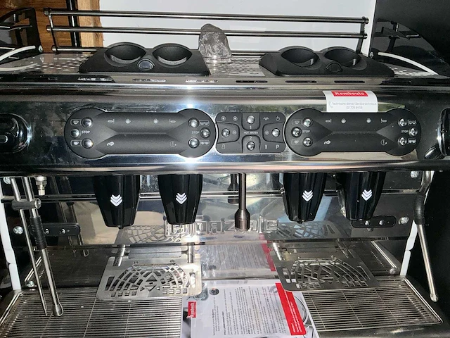 La spaziale via quattro 4-groeps espressomachine met latiz melkunit - afbeelding 9 van  13