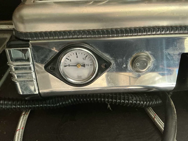 La spaziale via quattro 4-groeps espressomachine met latiz melkunit - afbeelding 10 van  13