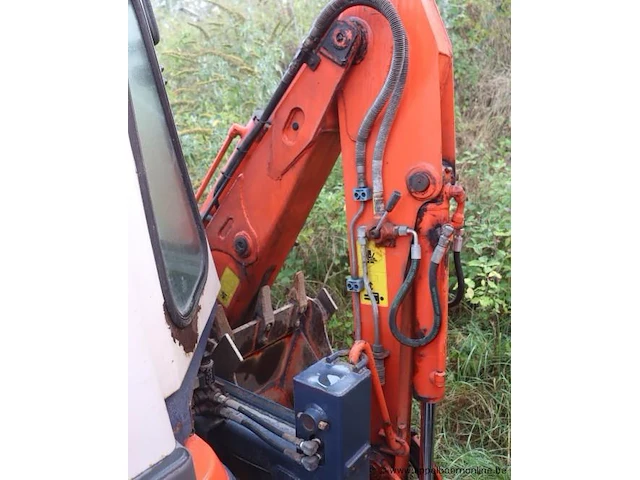 Laadgraafcombinatie kubota r420n, bj 2004, serie nr 01004, werkuren 1111,5, mogelijk platte batterij, vv toebehoren - afbeelding 13 van  16