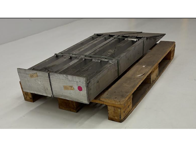 Laadramp set van 2 stuks - 1100kg - 1500x240mm - afbeelding 2 van  3