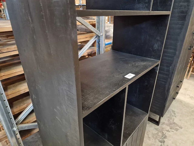 Label51 boekenkast 74cm x 40cm x h190cm met 2 draaideuren - poten zwart metaal - afbeelding 3 van  5
