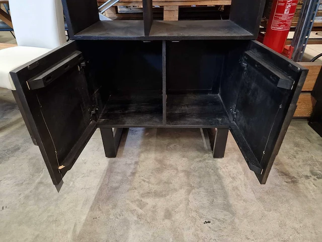 Label51 boekenkast 74cm x 40cm x h190cm met 2 draaideuren - poten zwart metaal - afbeelding 4 van  5