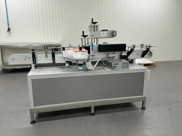 Labelmachine voorzien van transportband eme - afbeelding 1 van  9