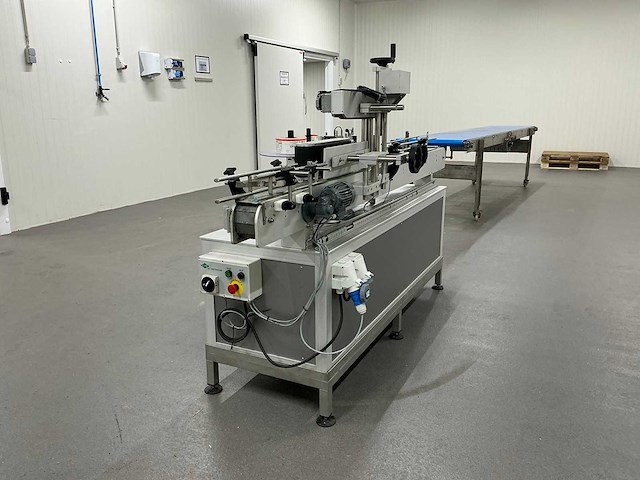 Labelmachine voorzien van transportband eme - afbeelding 3 van  9