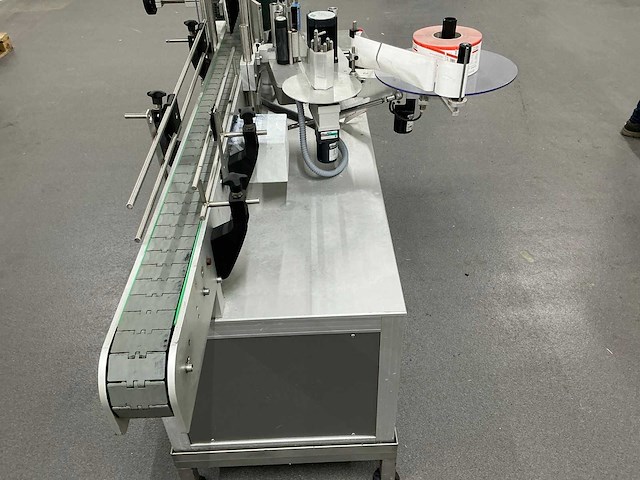 Labelmachine voorzien van transportband eme - afbeelding 5 van  9