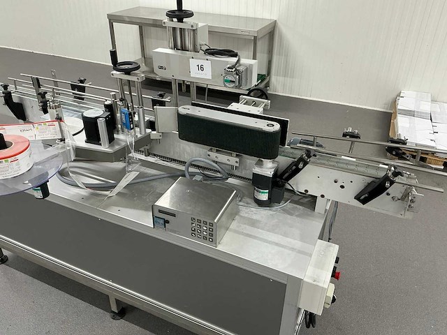 Labelmachine voorzien van transportband eme - afbeelding 6 van  9
