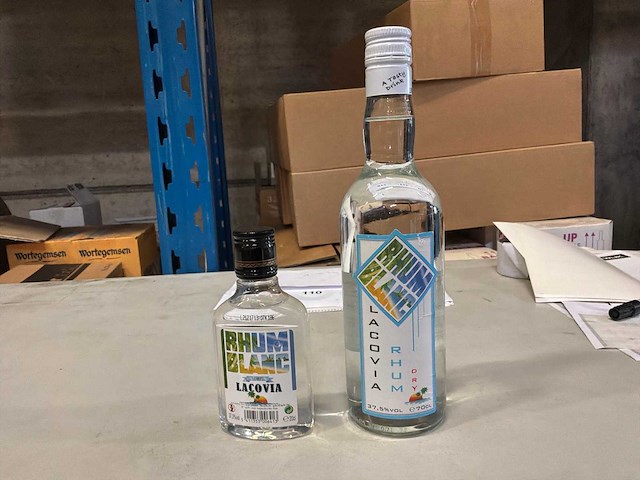 Lacovia wit rum 20cl + 70cl (216x) - afbeelding 1 van  1