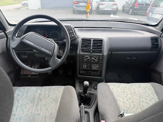 Lada - 2005 - 2110 t - personenauto - afbeelding 5 van  9