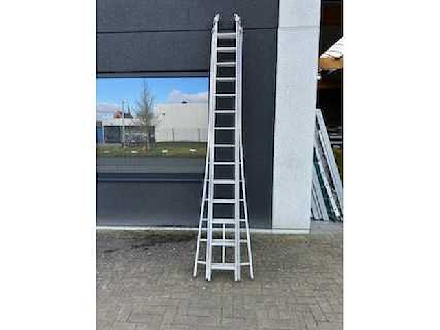 Ladder - ladder driedelig - afbeelding 1 van  1