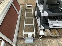 Ladder achterdeur bestelwagen - afbeelding 1 van  2