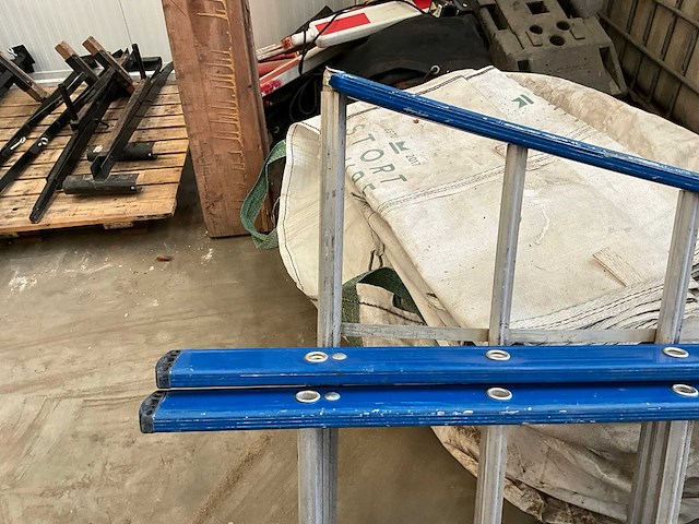 Ladder driedelig (beschadigd) - afbeelding 2 van  3