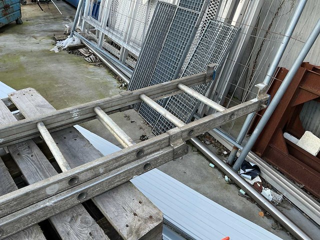 Ladder - afbeelding 3 van  3