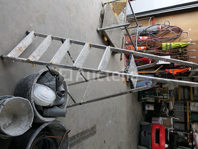 Ladders, bassins, elektrische verlengingen, balans van afvoerleidingen - afbeelding 1 van  8