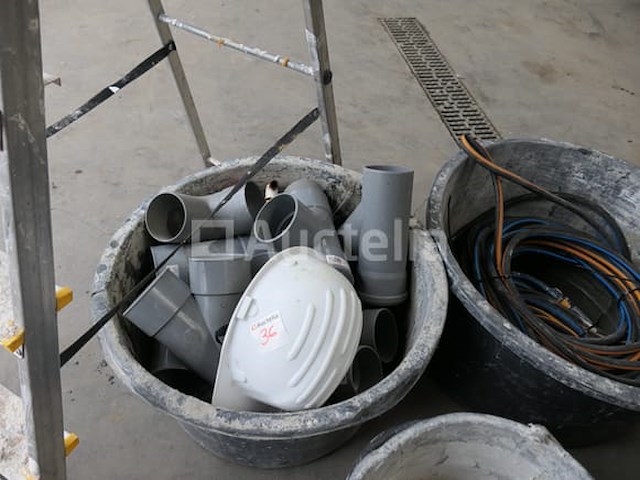 Ladders, bassins, elektrische verlengingen, balans van afvoerleidingen - afbeelding 5 van  8