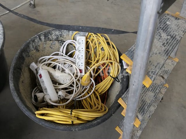 Ladders, bassins, elektrische verlengingen, balans van afvoerleidingen - afbeelding 7 van  8