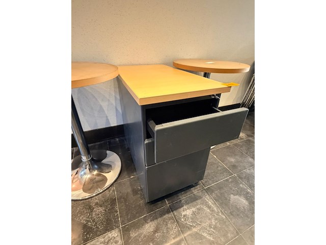 Ladekast + 2x bijzettafel - afbeelding 3 van  4