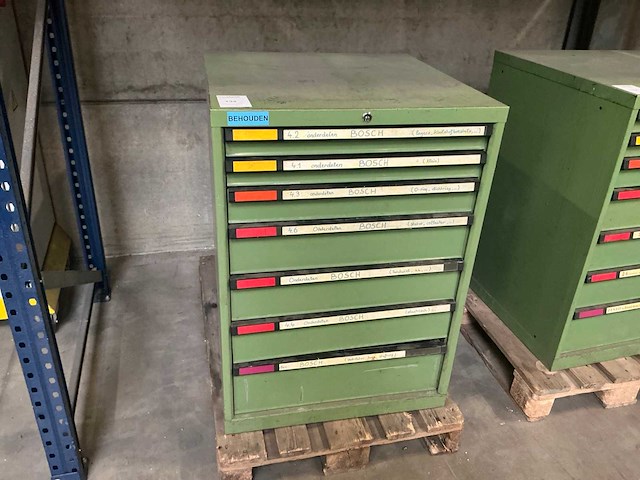 Ladekast met spare parts - afbeelding 2 van  2