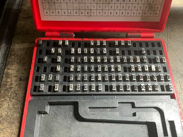 Ladekast met tools (2x) - afbeelding 13 van  20