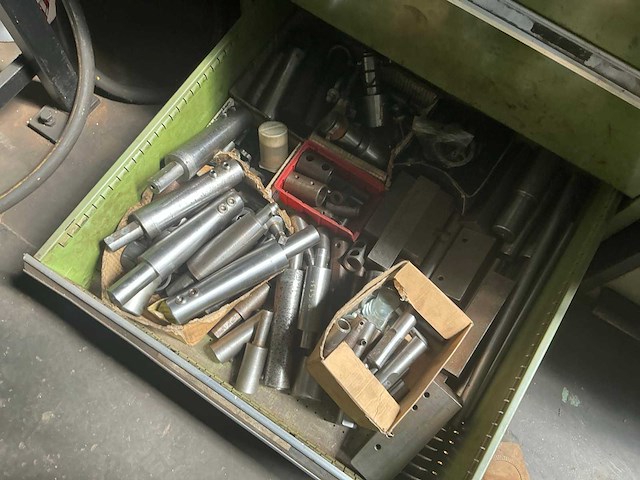 Ladekast met tools (2x) - afbeelding 1 van  2