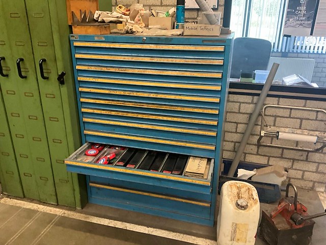 Ladenkast met divers materiaal (13 laden) - afbeelding 1 van  8