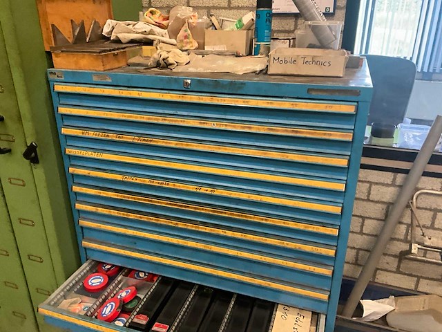Ladenkast met divers materiaal (13 laden) - afbeelding 2 van  8