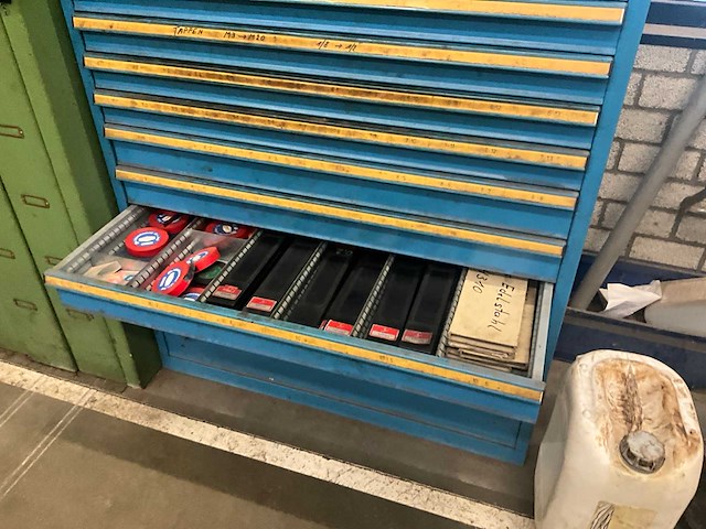 Ladenkast met divers materiaal (13 laden) - afbeelding 3 van  8