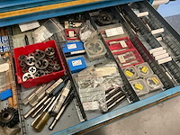 Ladenkast met divers materiaal (13 laden) - afbeelding 5 van  8