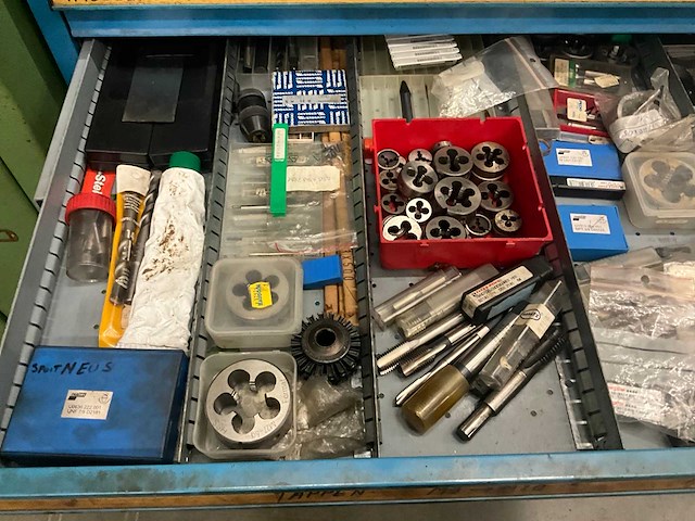 Ladenkast met divers materiaal (13 laden) - afbeelding 6 van  8