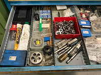 Ladenkast met divers materiaal (13 laden) - afbeelding 6 van  8