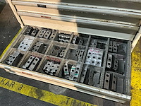 Ladenkast met inhoud - afbeelding 2 van  10