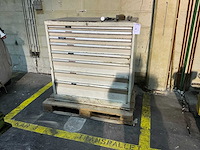 Ladenkast met inhoud