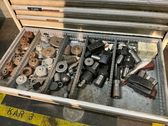 Ladenkast met inhoud - afbeelding 9 van  10