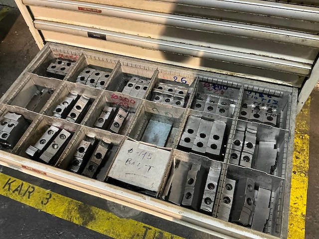 Ladenkast met inhoud - afbeelding 10 van  10