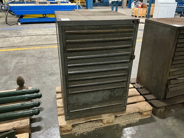 Ladenkast met inhoud - afbeelding 1 van  12