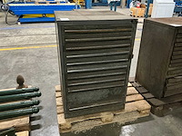 Ladenkast met inhoud - afbeelding 1 van  12