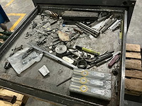 Ladenkast met inhoud - afbeelding 9 van  12