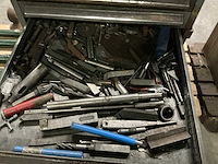 Ladenkast met inhoud - afbeelding 10 van  12