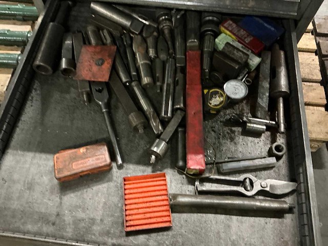 Ladenkast met inhoud - afbeelding 12 van  12