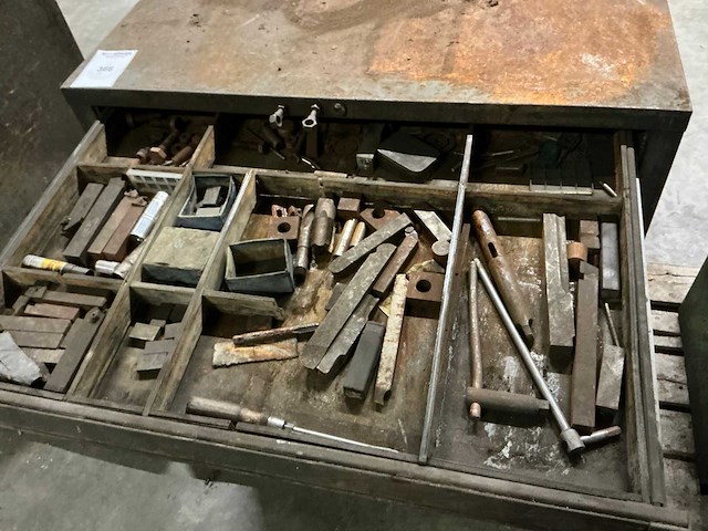 Ladenkast met inhoud - afbeelding 11 van  15