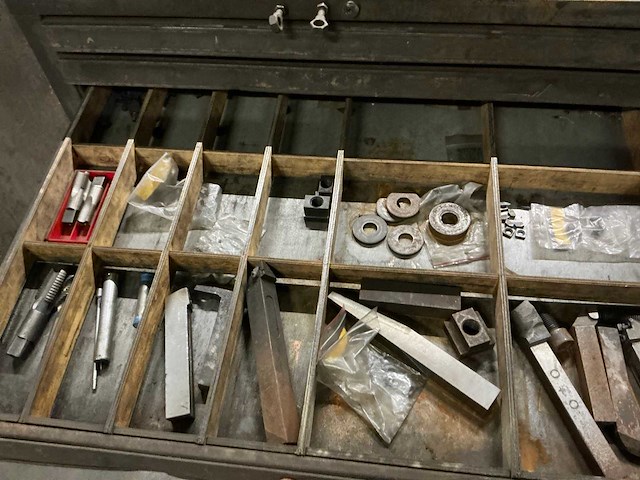 Ladenkast met inhoud - afbeelding 13 van  15