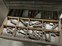 Ladenkast met inhoud - afbeelding 15 van  15