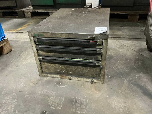 Ladenkast met inhoud - afbeelding 1 van  6