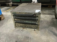 Ladenkast met inhoud - afbeelding 1 van  6